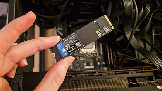 قرص SSD WD Blue SN5000 NVMe سعة 500 جيجابايت، M.2 2280 PCIe Gen4 x4، سرعة قراءة 5000 ميجابايت، سرعة كتابة 4000 ميجابايت، سعة تخزين 300 تيرابايت
